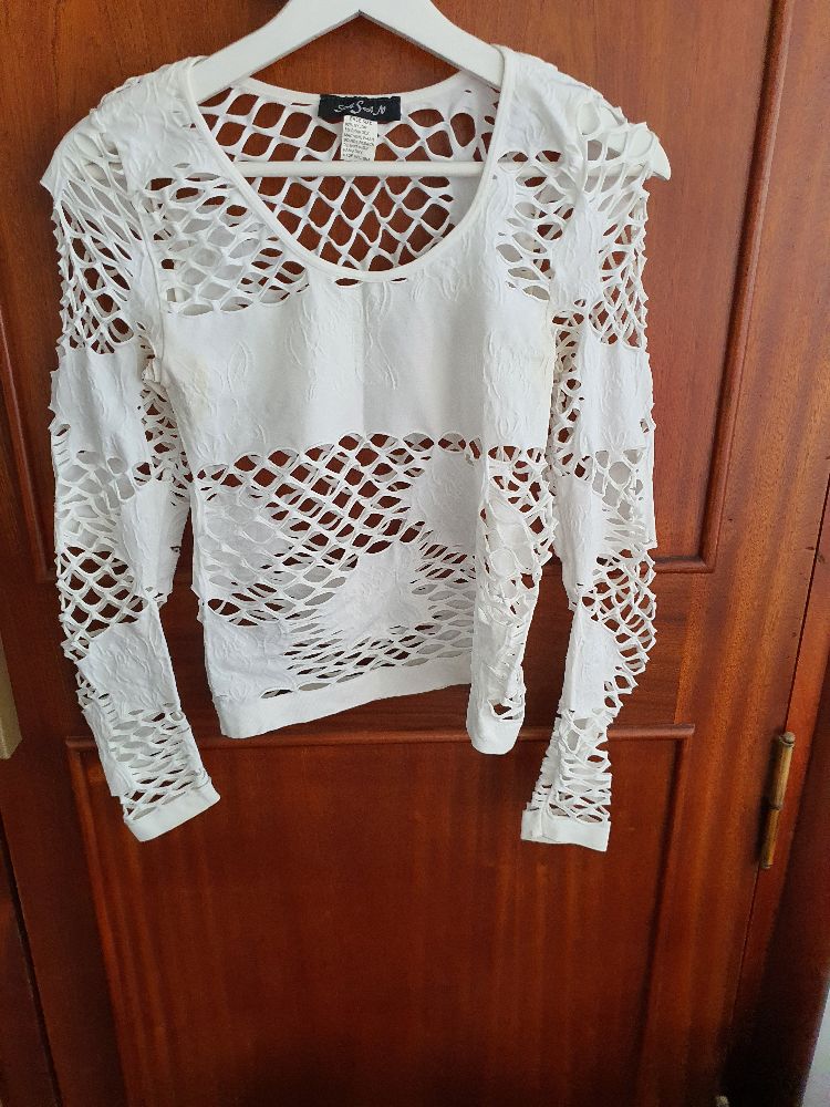 pull blanc moulant