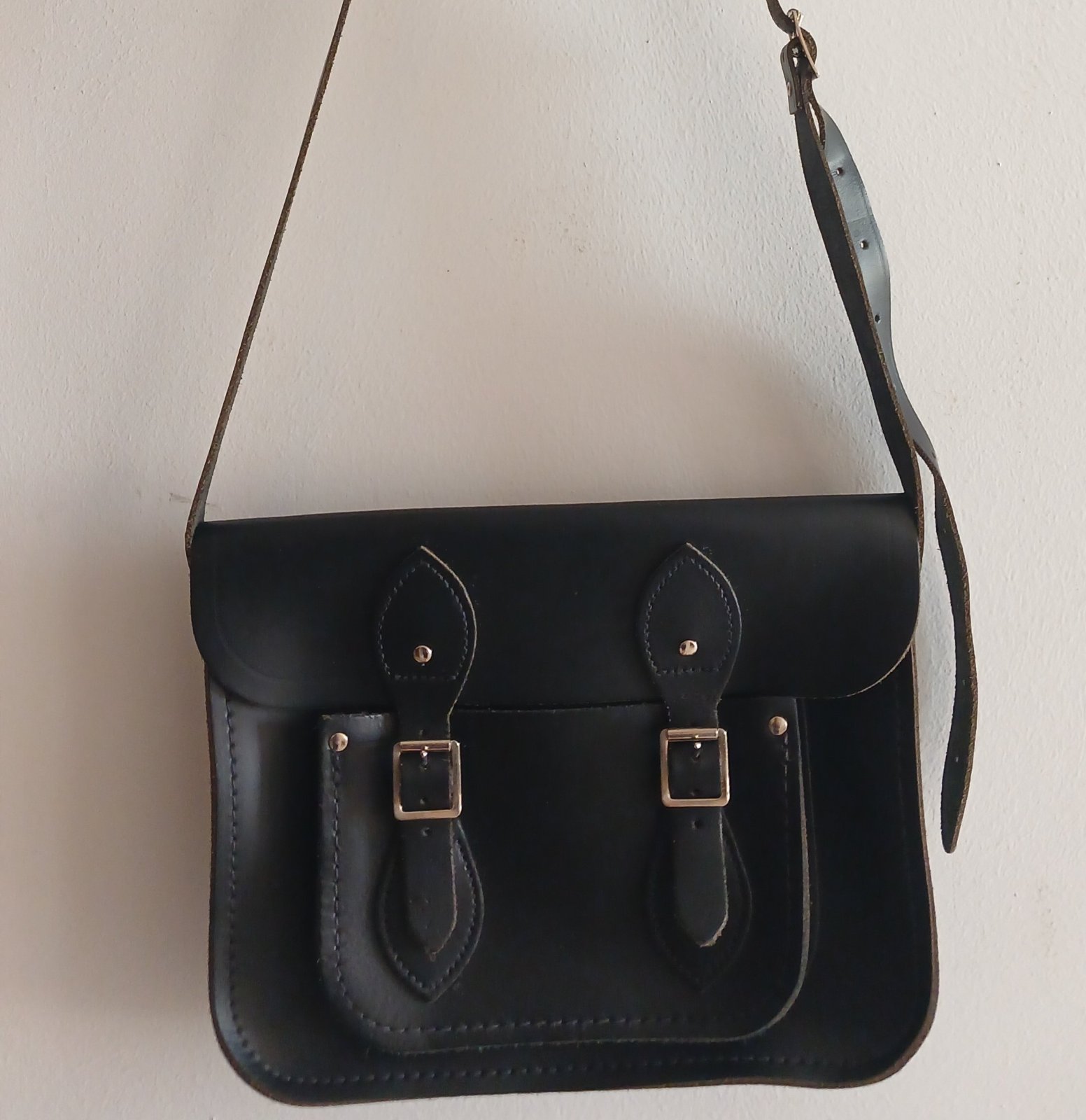 Sac cartable "Satchel" classique en cuir rigide noir