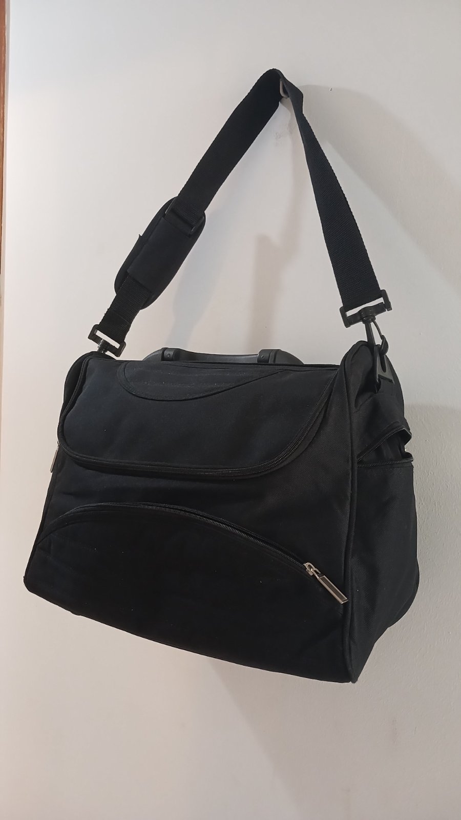 Sac fourre-tout noir multibandoulière, idéal voyage court ou sport
