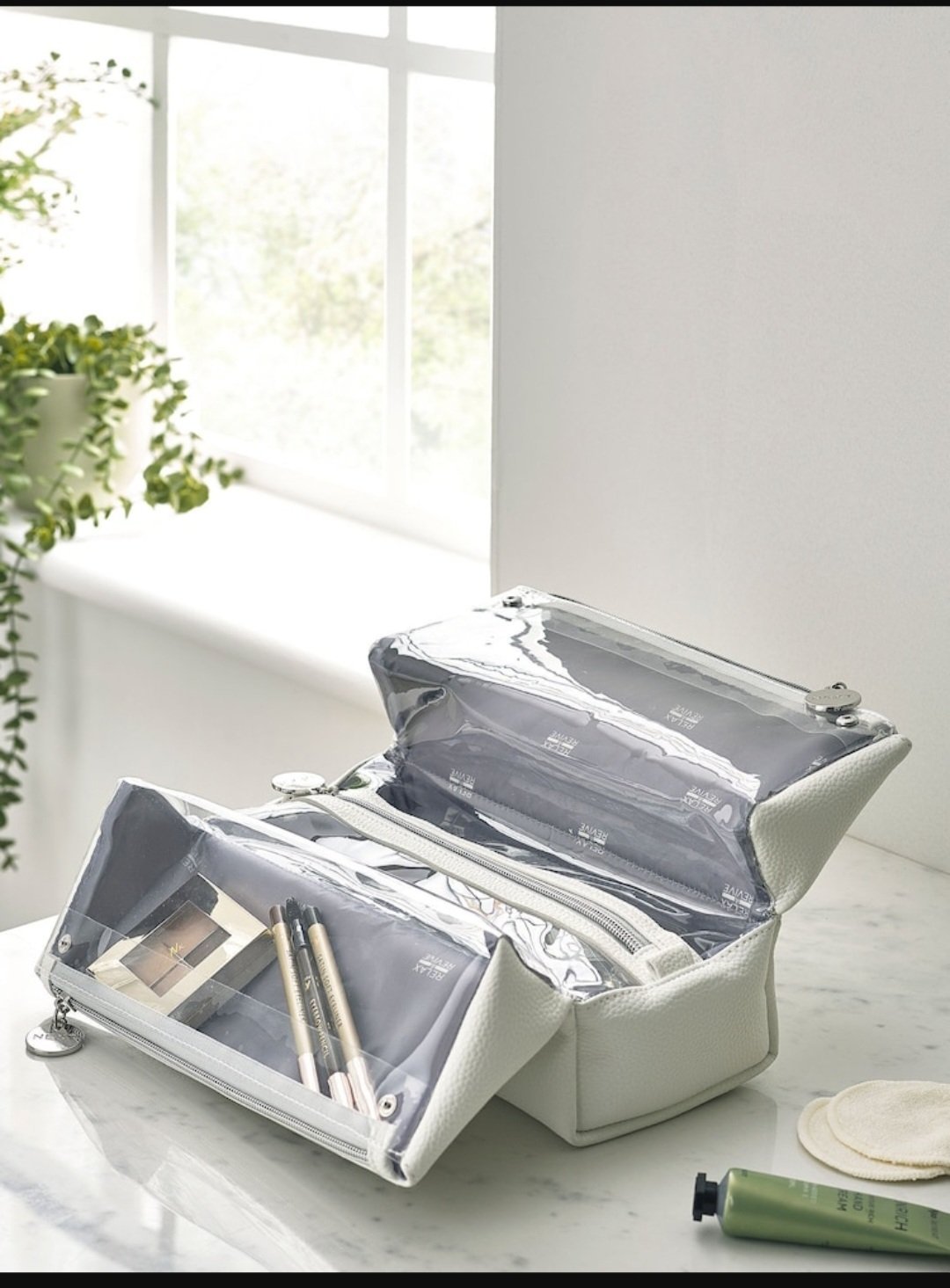 Trousse à maquillage enroulable « Relax & Revive » – Next