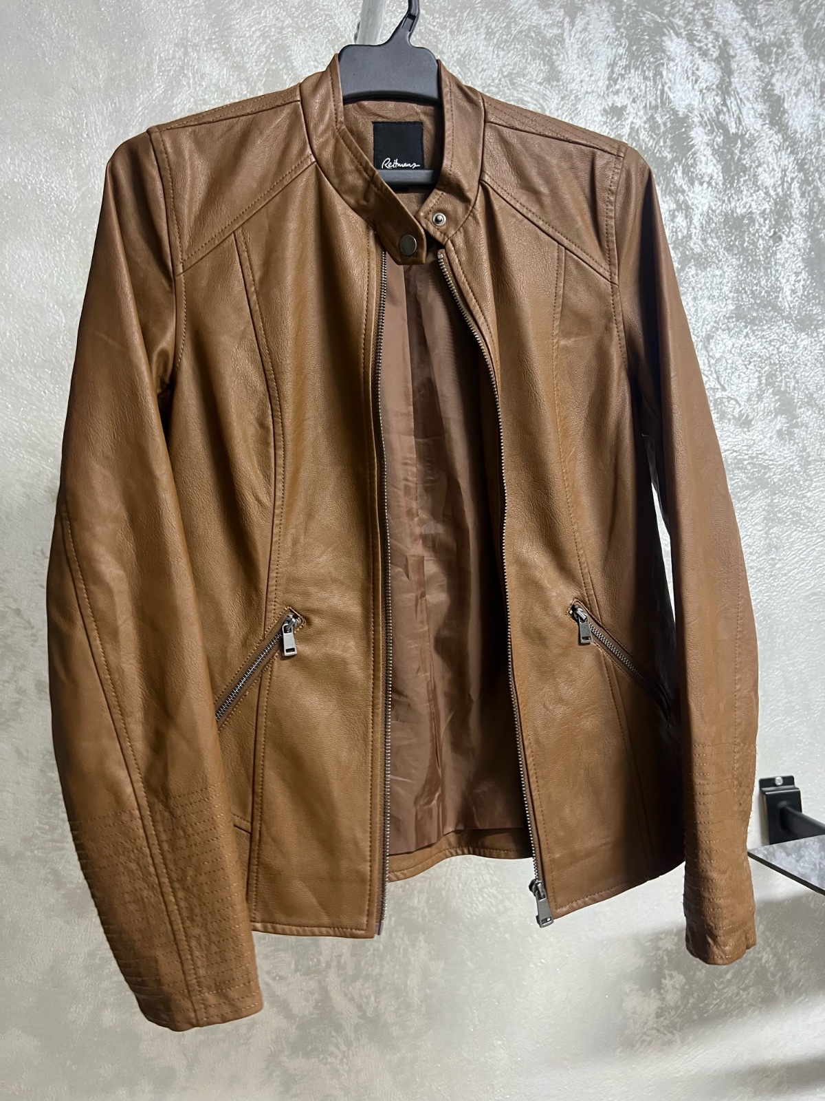 Jolie veste en cuir en très bon état