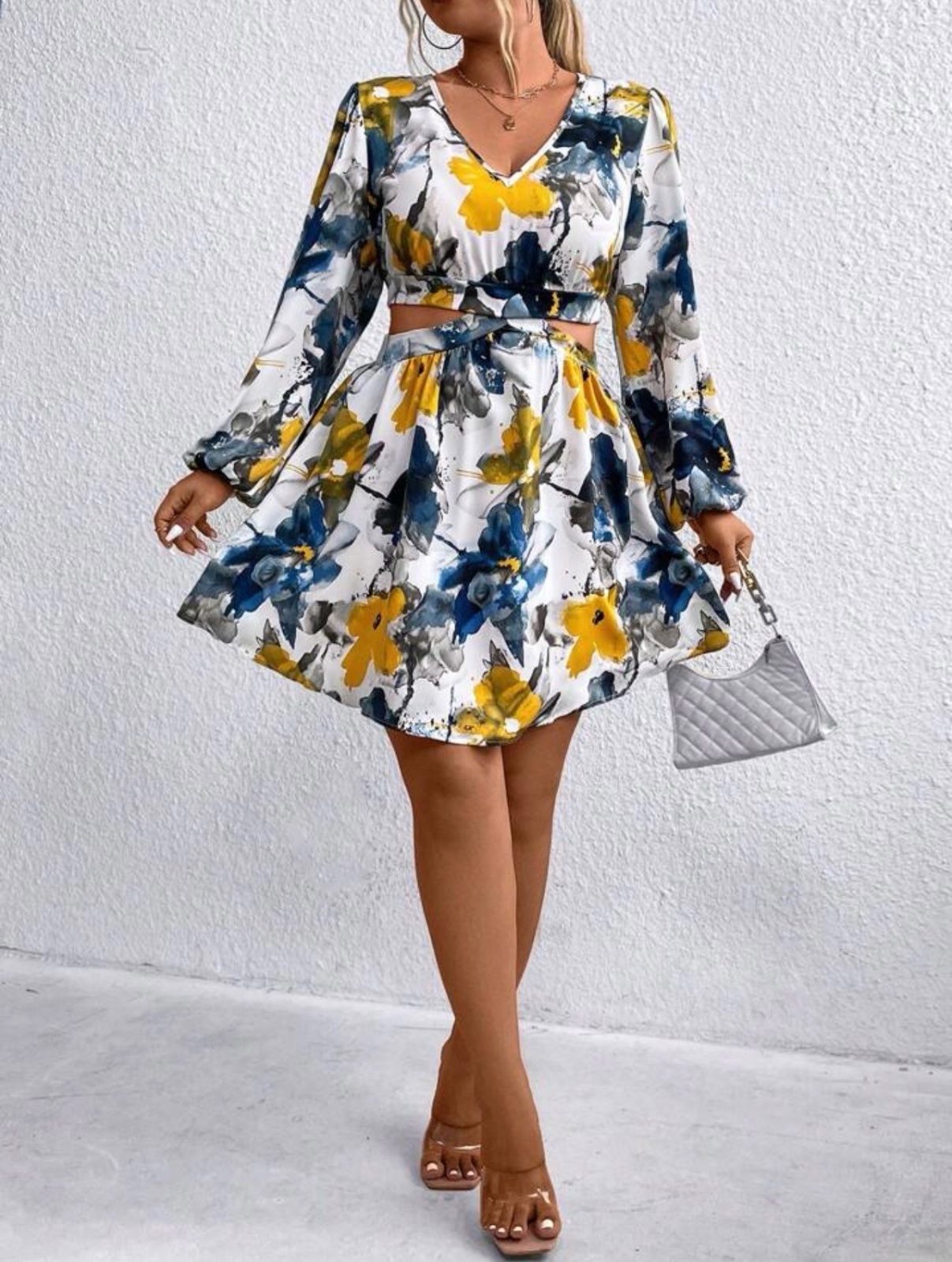 Une jolie robe aux couleurs pastel d’été, vraiment magnifique.