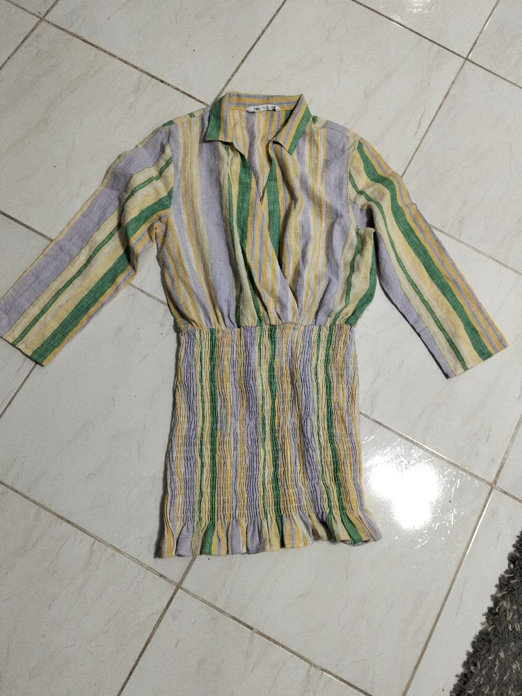 Petite robe Zara taille L porté une seule fois en lin 💚💛💜
