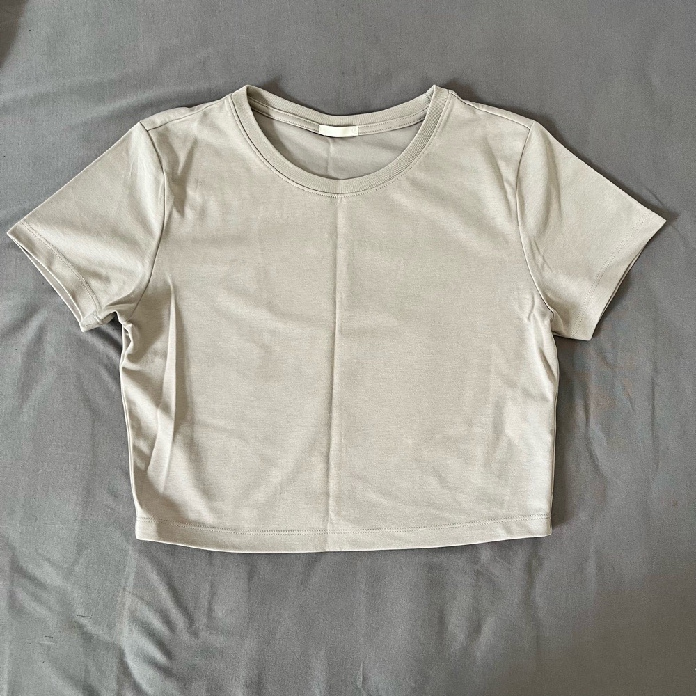 Cropped tee beige