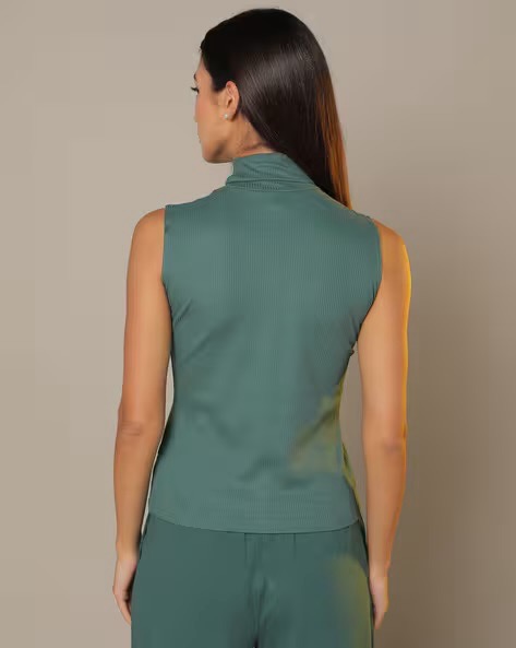 V neck top