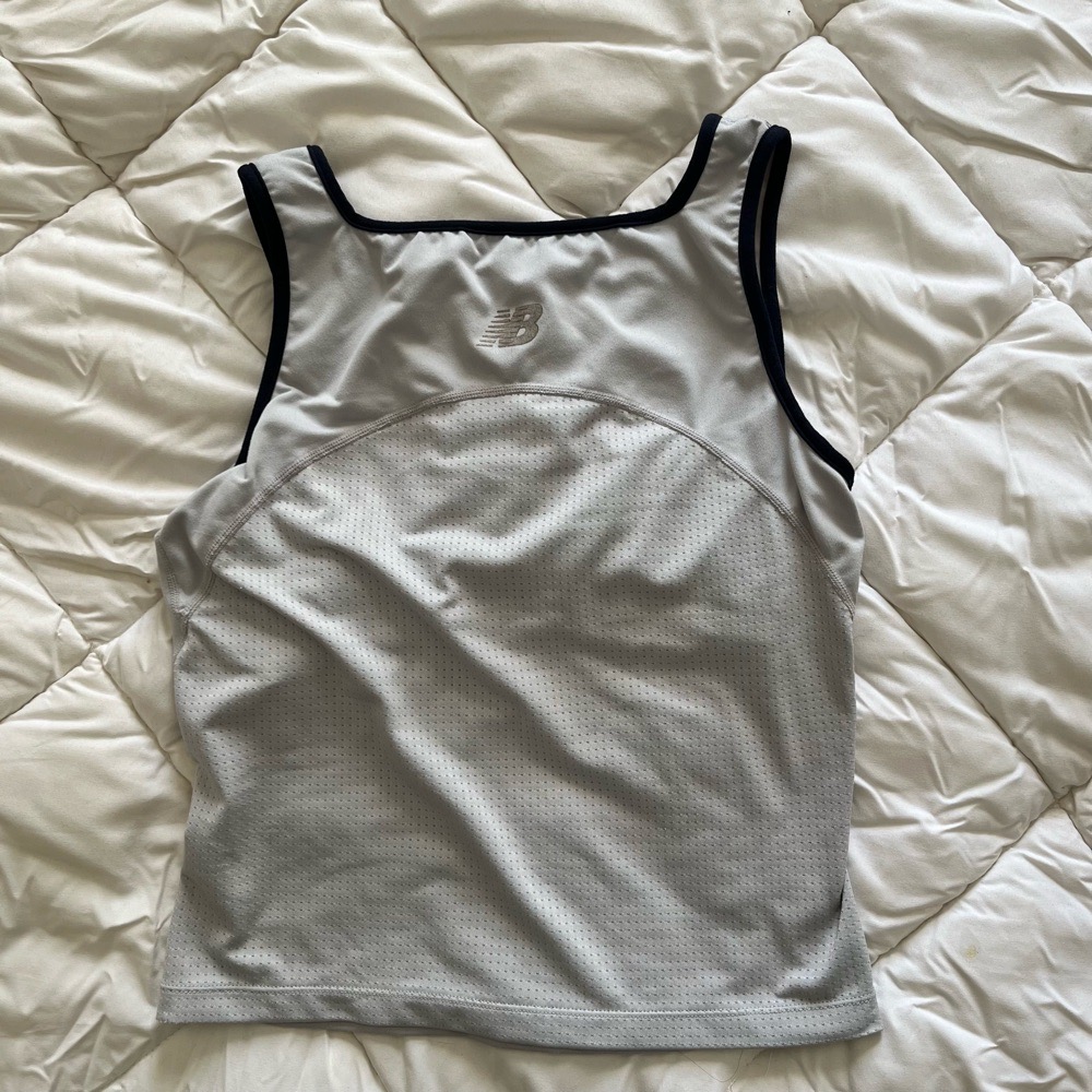 New balance sport top