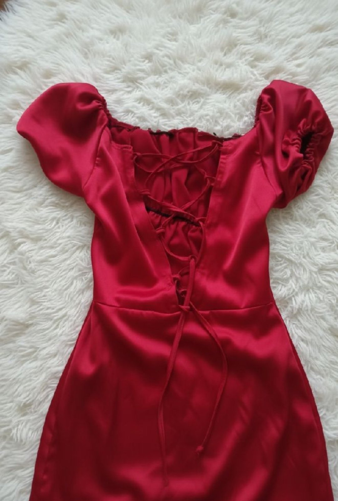 Robe rouge satin