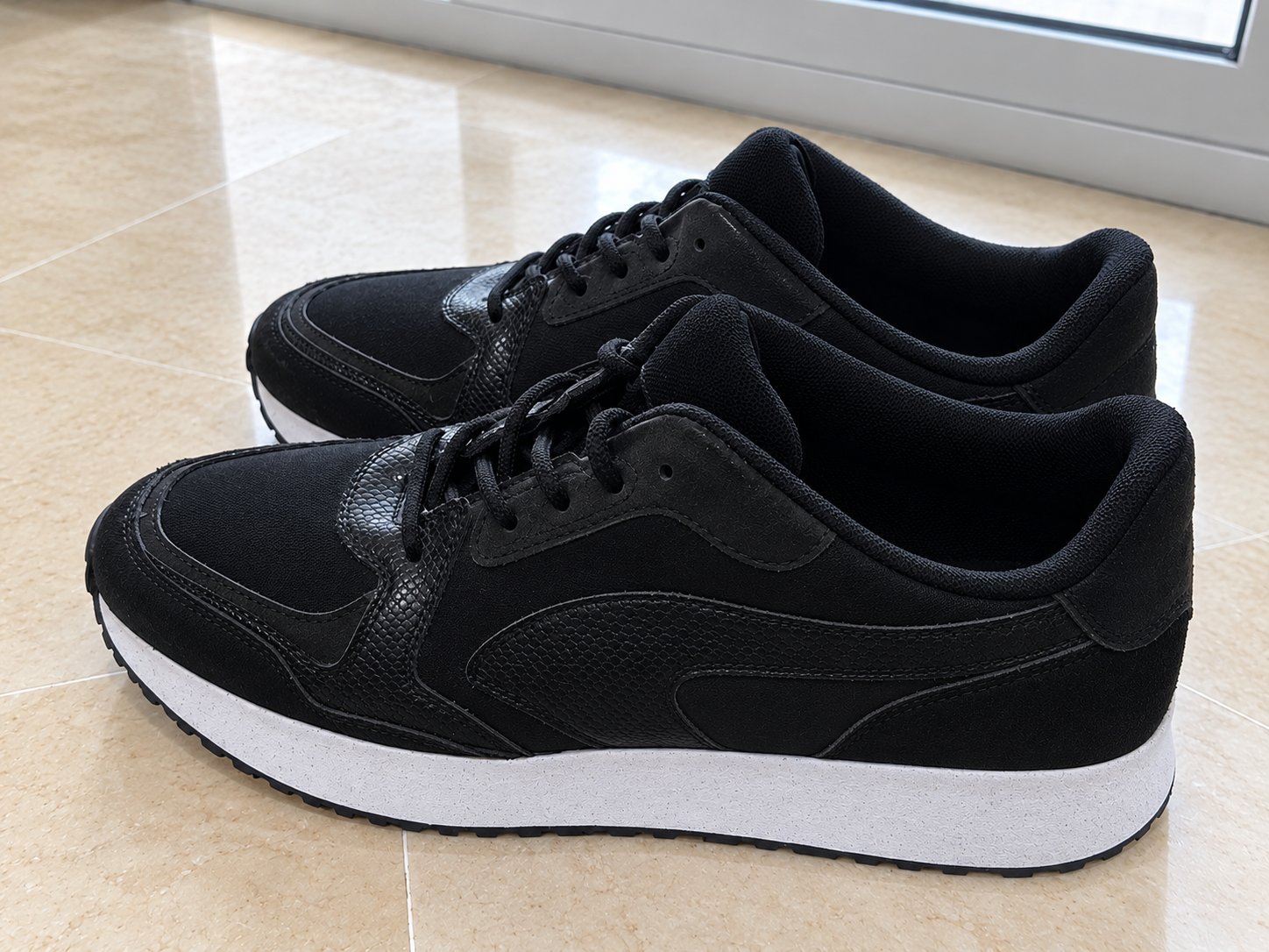 Baskets Bershka noires semelle blanche