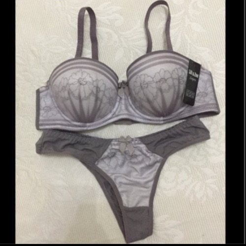 Lingerie femmes  importée Taille S en promo
