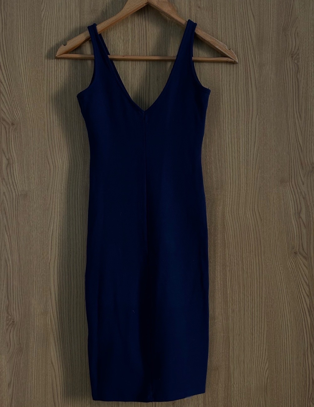 Robe bleu foncé au-dessus du genou