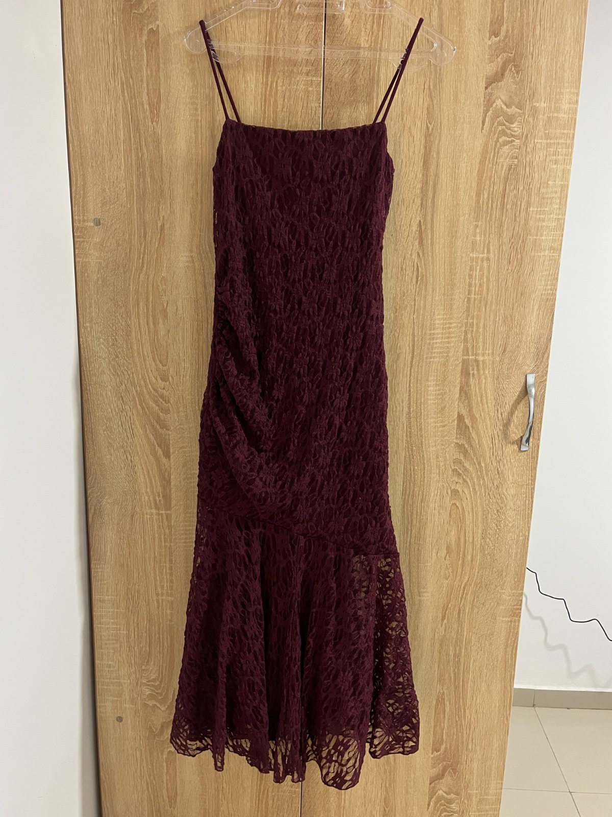 Robe lace burgandy defacto