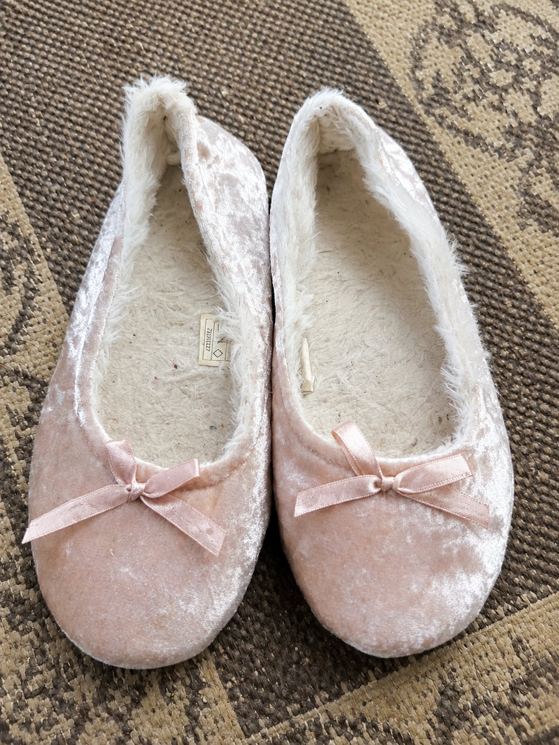 Ballerines d’intérieur roses poudrées avec nœud