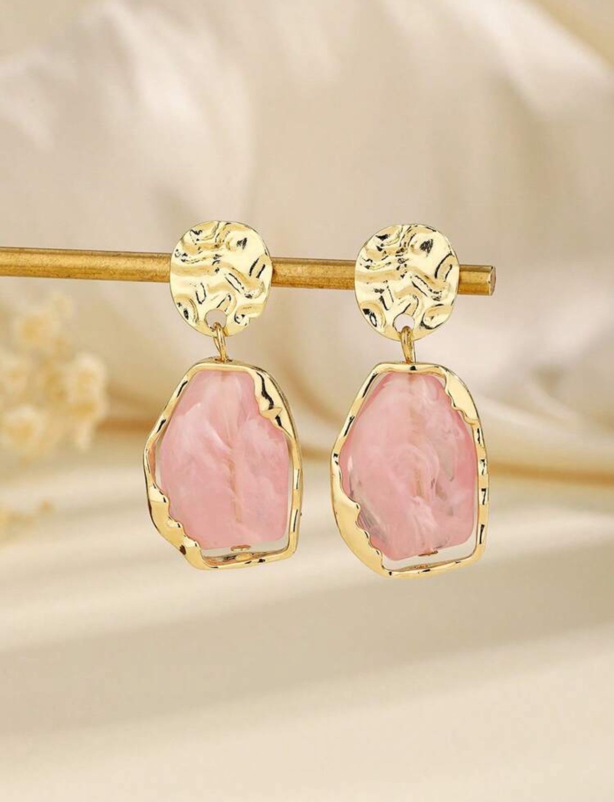 Des boucles d'oreilles jamais porté 