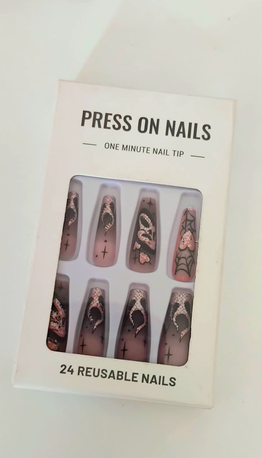 Press on nails theme scream 🩷🖤