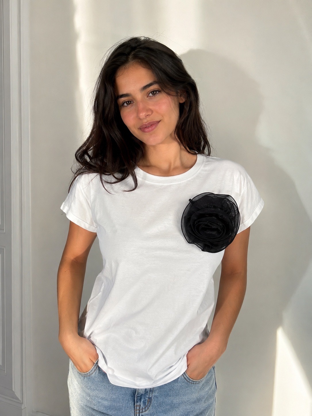 Pull en cotton avec broche fleur 