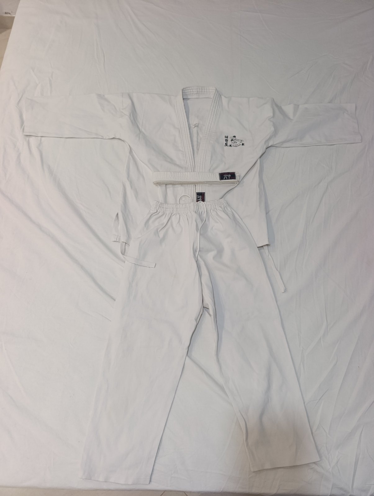 2 kimono de karate ou taekwondo 