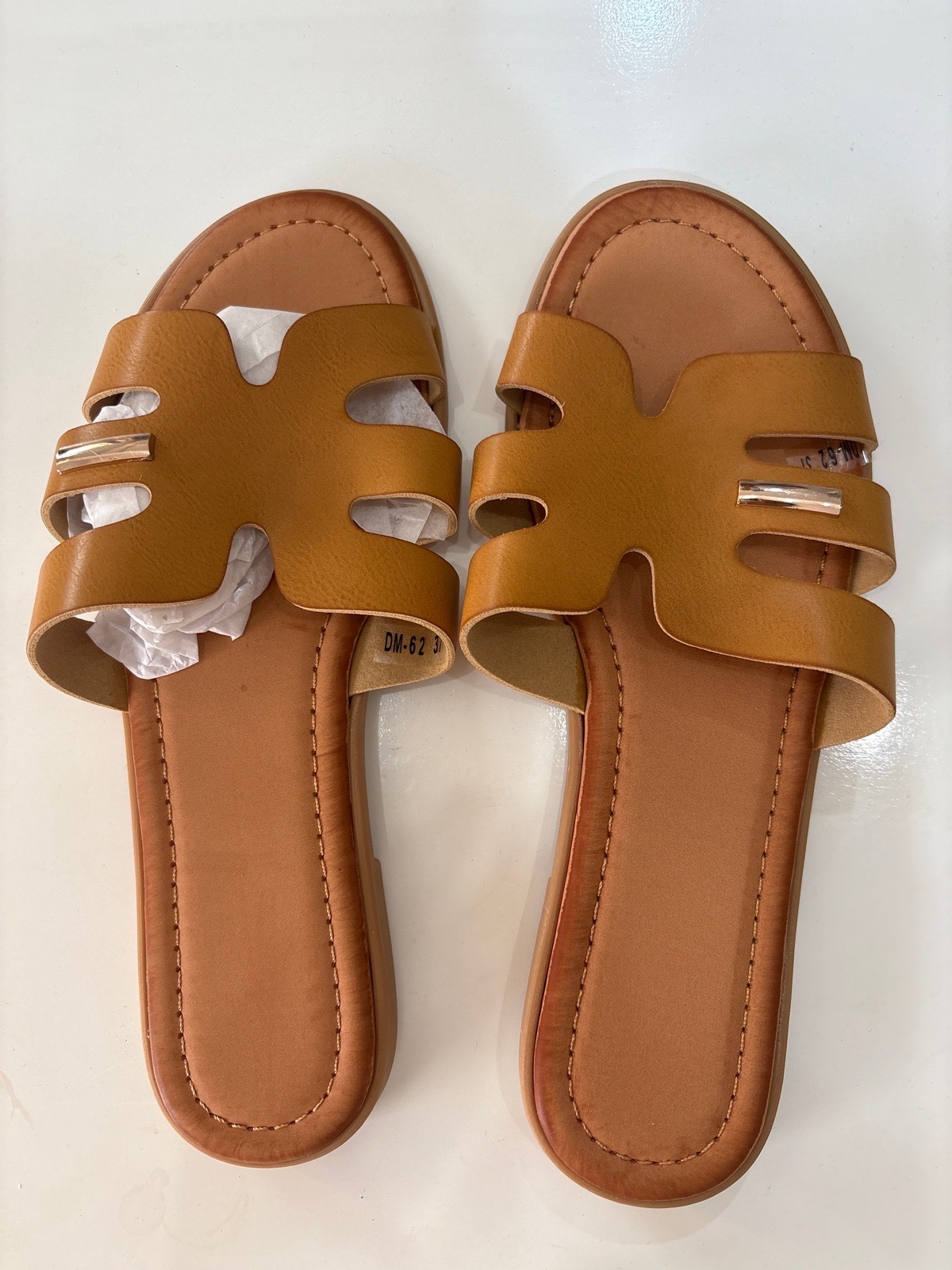 Claquettes neuves jamais portées