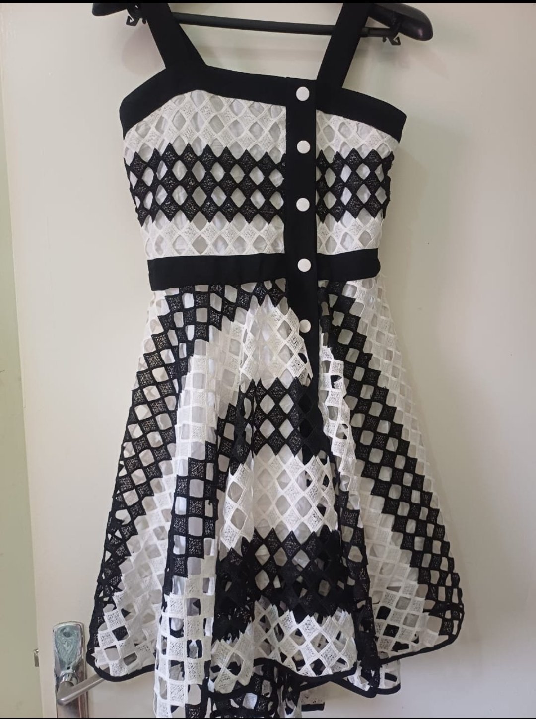 Belle robe noir et blanc 