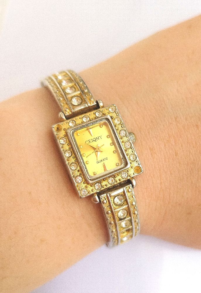 Montre classique satisfaisante