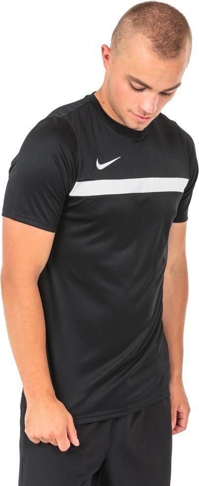 T-shirt de sport noir de la marque Nike