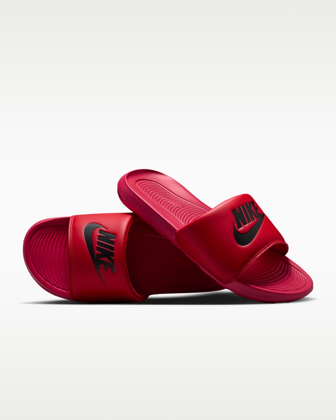 Claquette rouge vif de la marque Nike Victori One