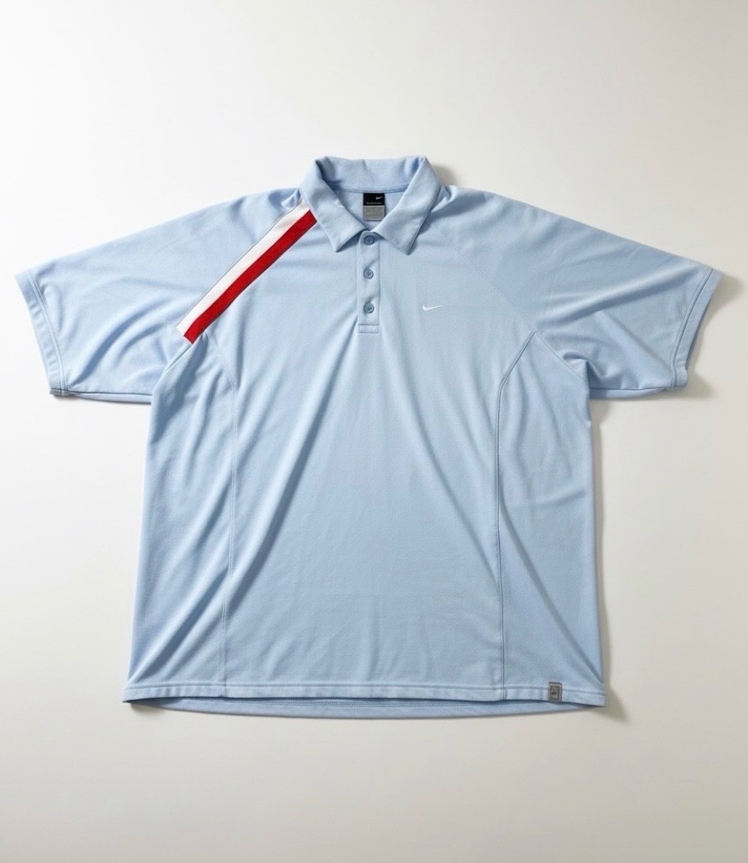 Polo bleu clair de la marque Nike
