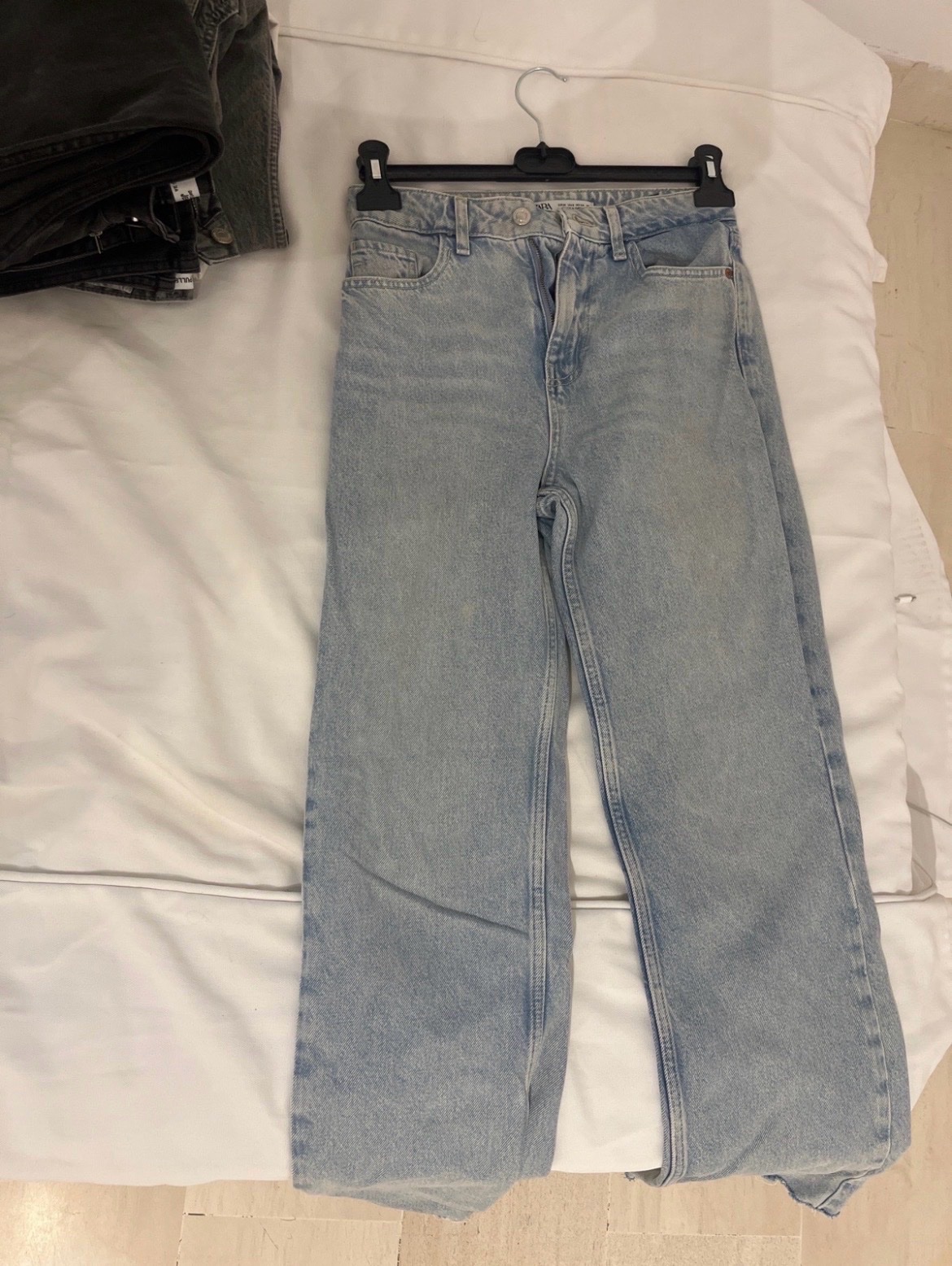 Jean bleu, taille 34 de chez Zara 