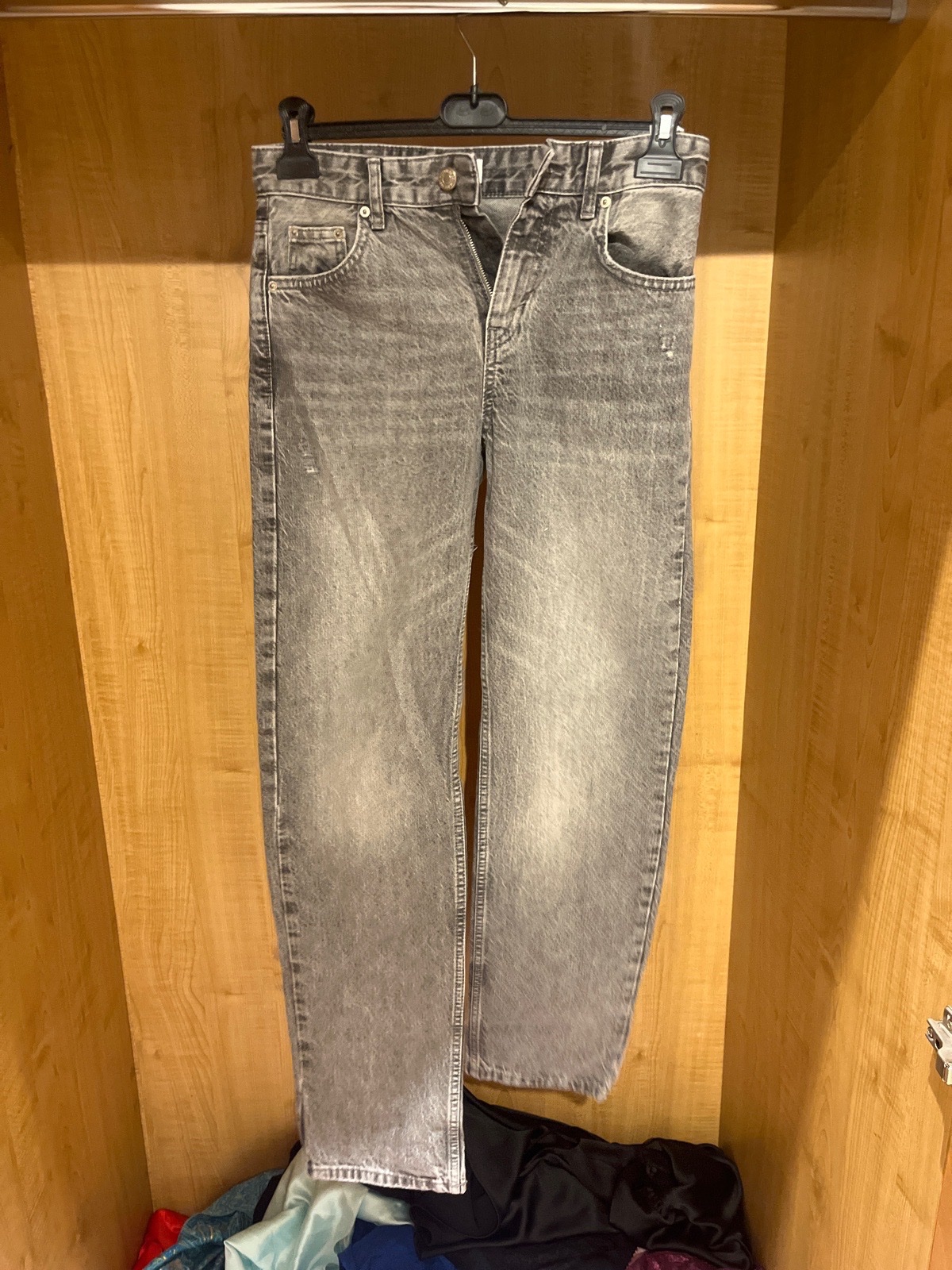 Jean gris de chez pull&bear taille 34 