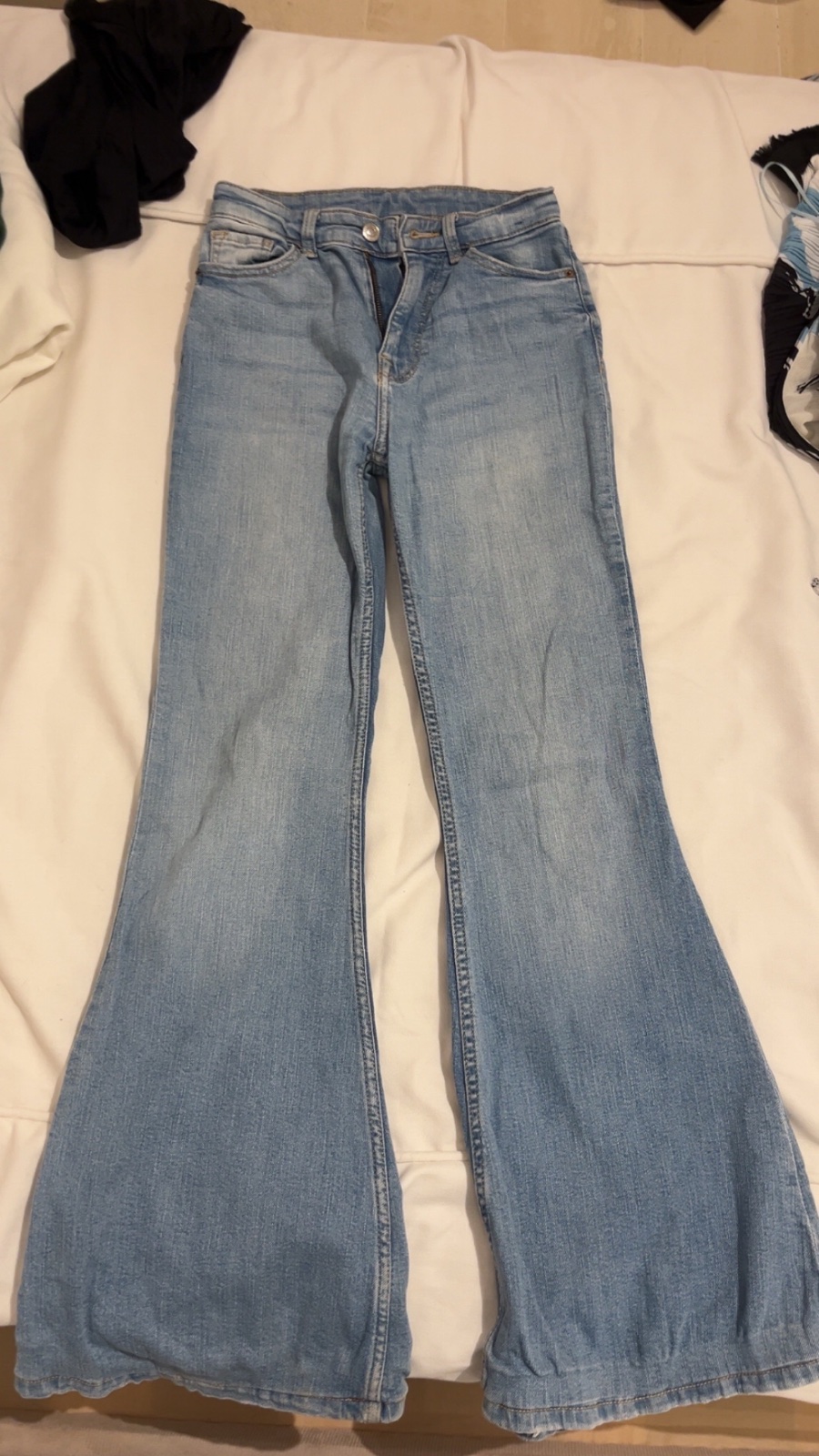 Jean bleu patte d'eph Denim de chez Bershka 