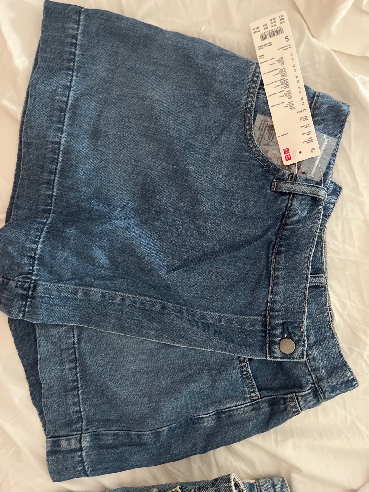 Jupe short bleu fonce de chez uniqlo 