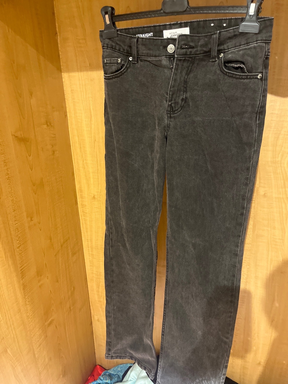 Jean noir taille 34 avec une coupe ~ STRAIGHT ~ de chez Jennyfer 