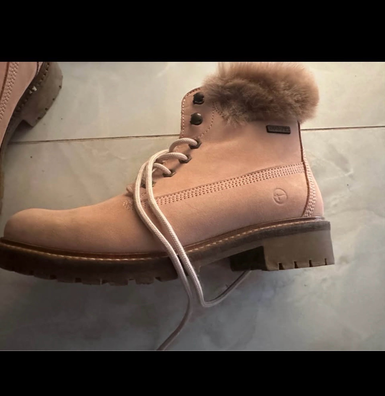 Boots fourrure rose d'hiver