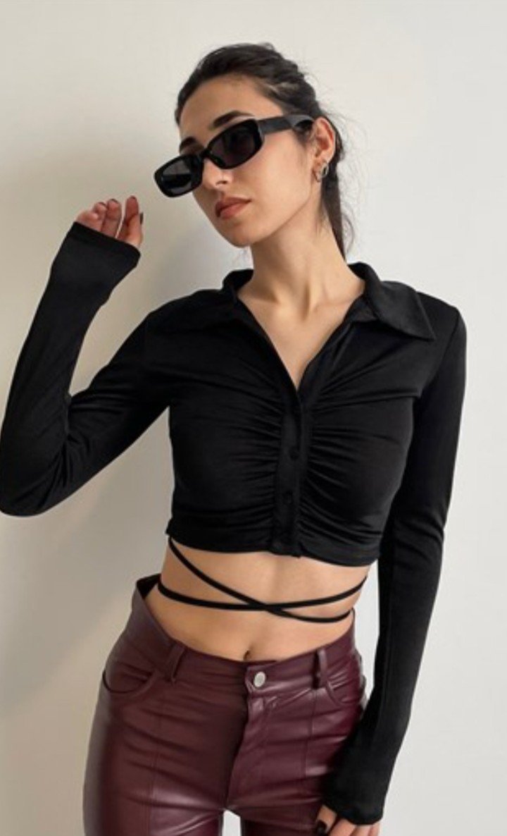 Top noir crop à nouer chic tendance soirée