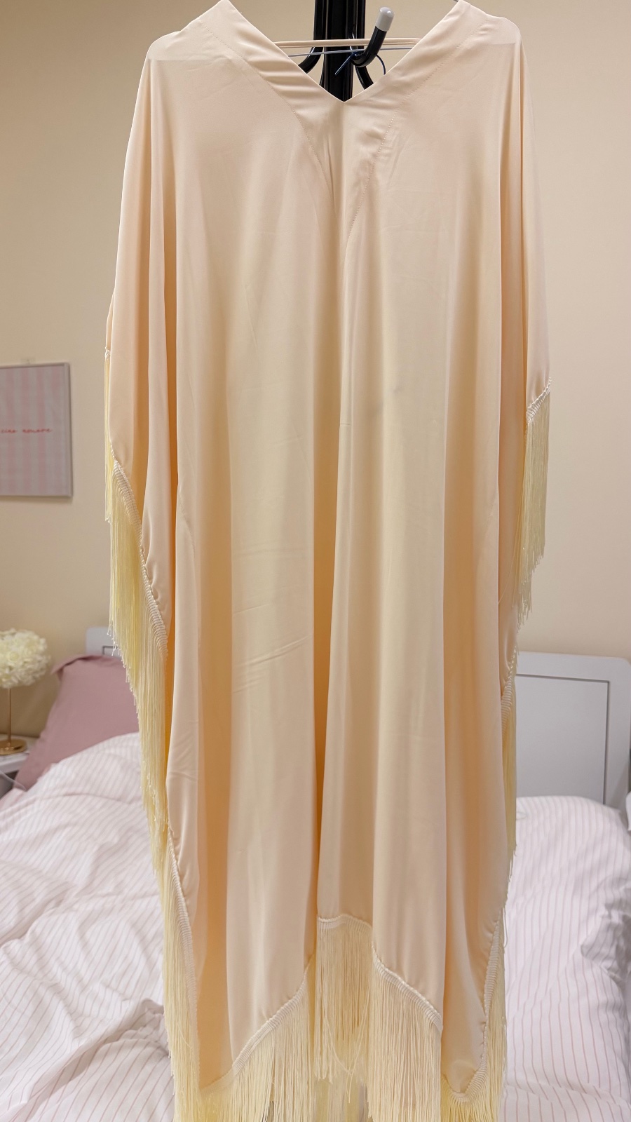 Robe style Caftan. Taht rokba. Blanc jaunatre. 