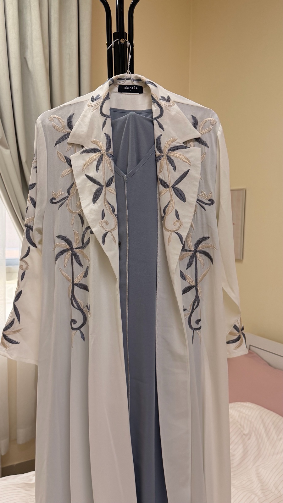 Abaya et robe NEUVES 