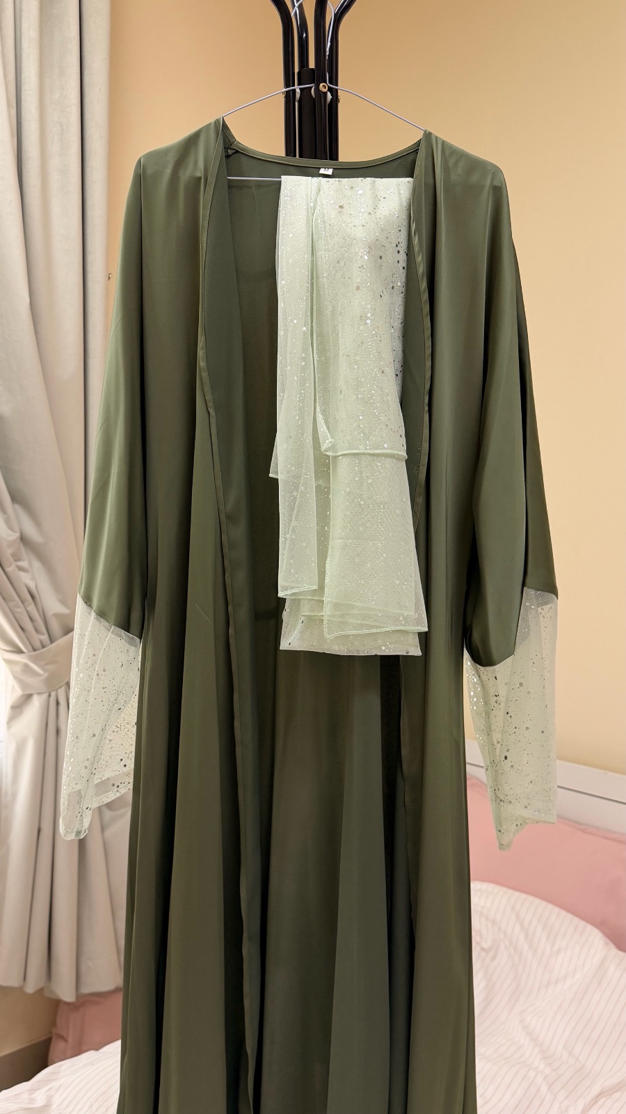 Abaya avec echarpe verts