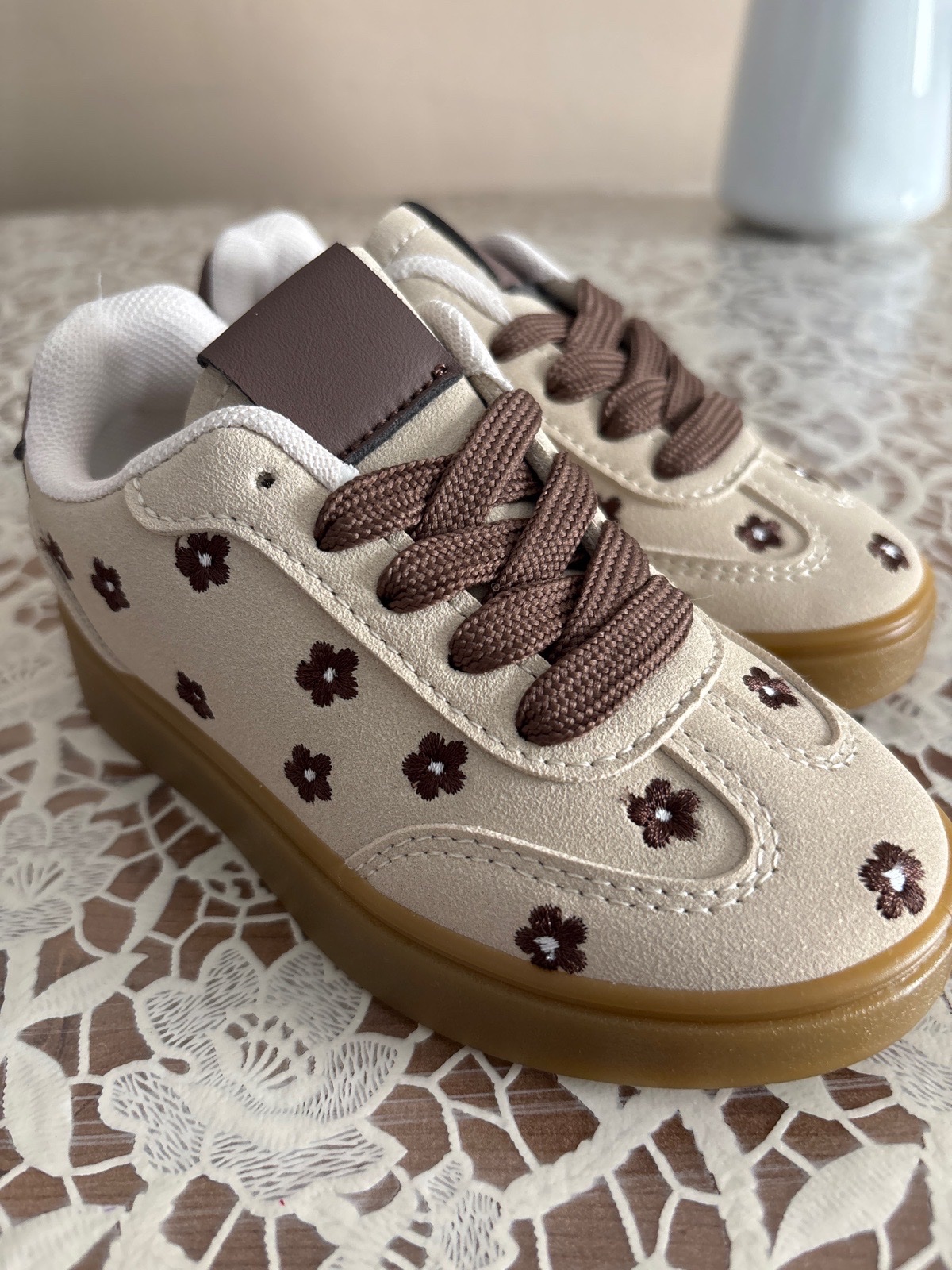 Basket beige marron fleuri 