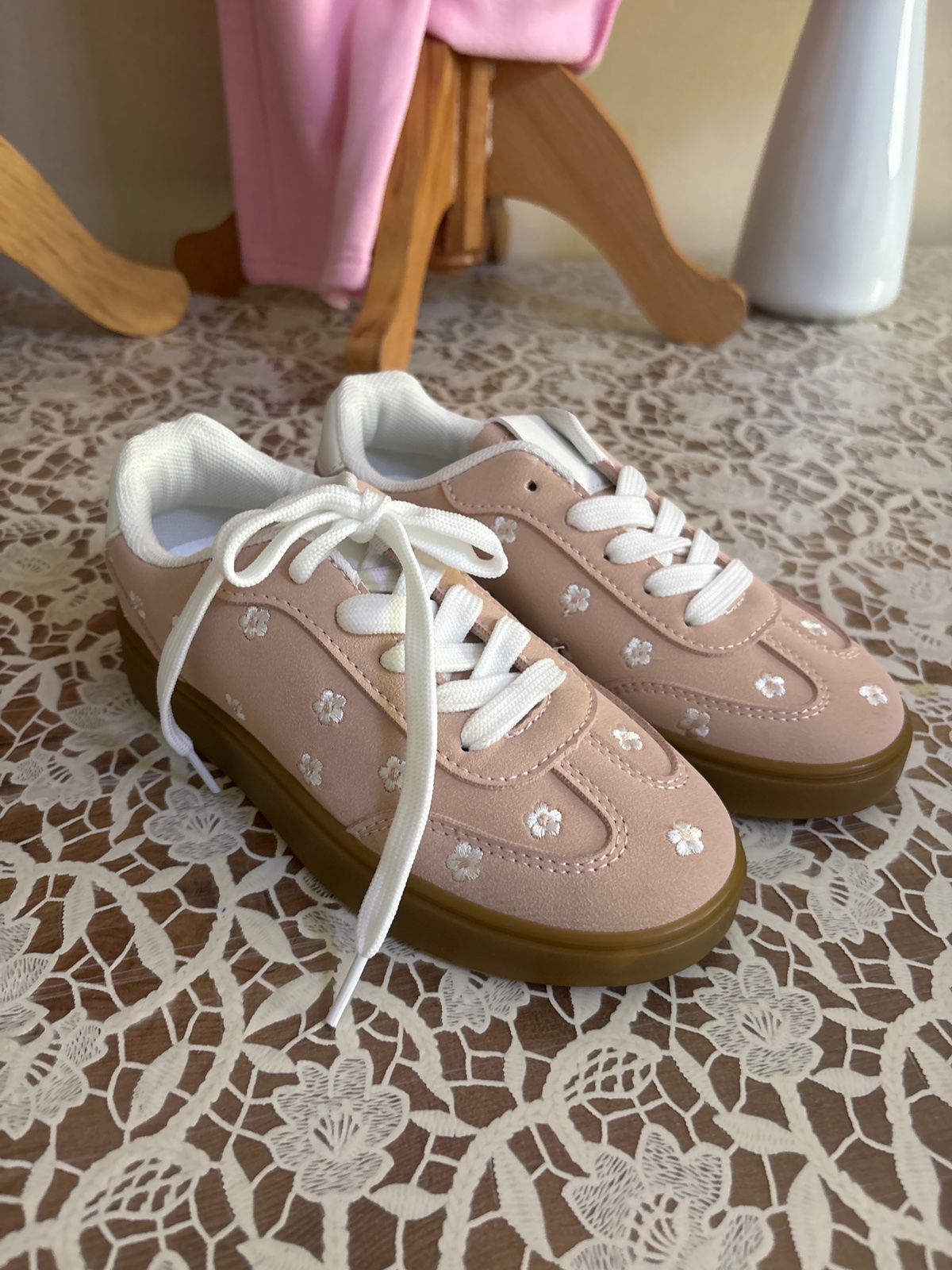 Basket rose claire morif fleur blanche 