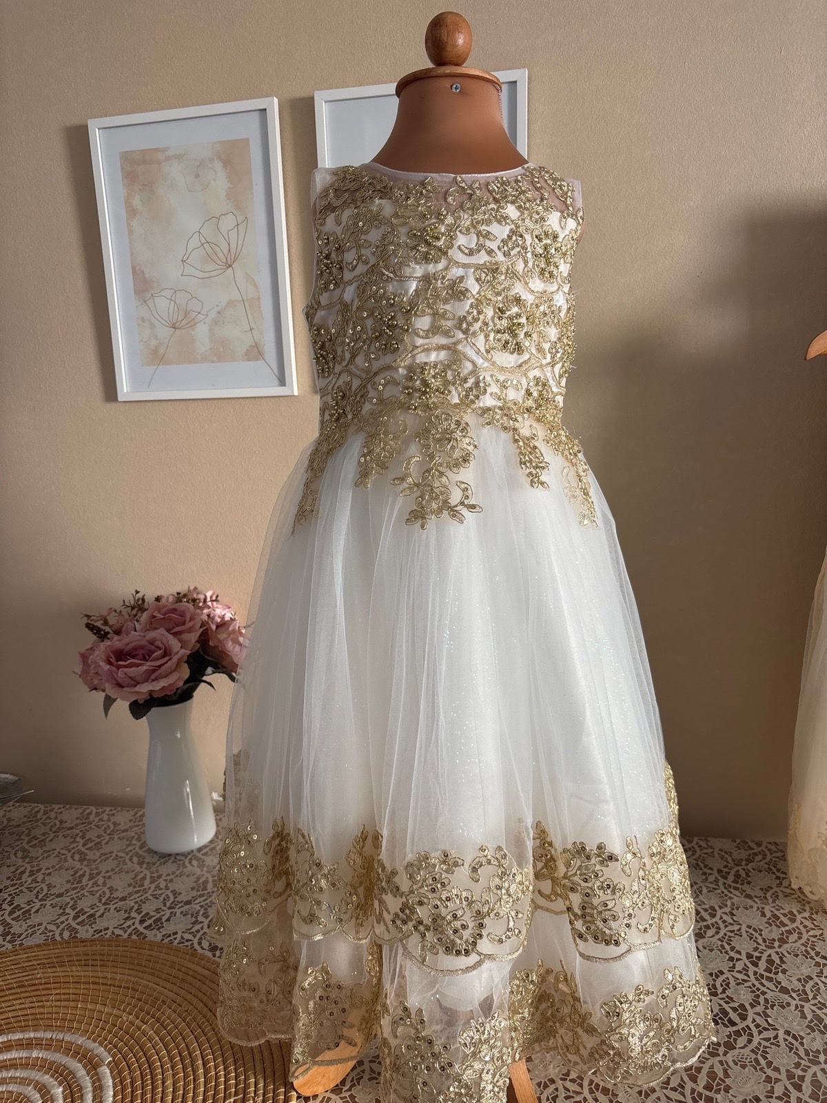 Robe cérémonial blanche avec doré