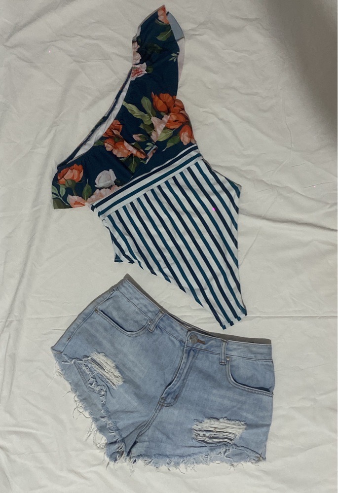 lots deux pieces de plage