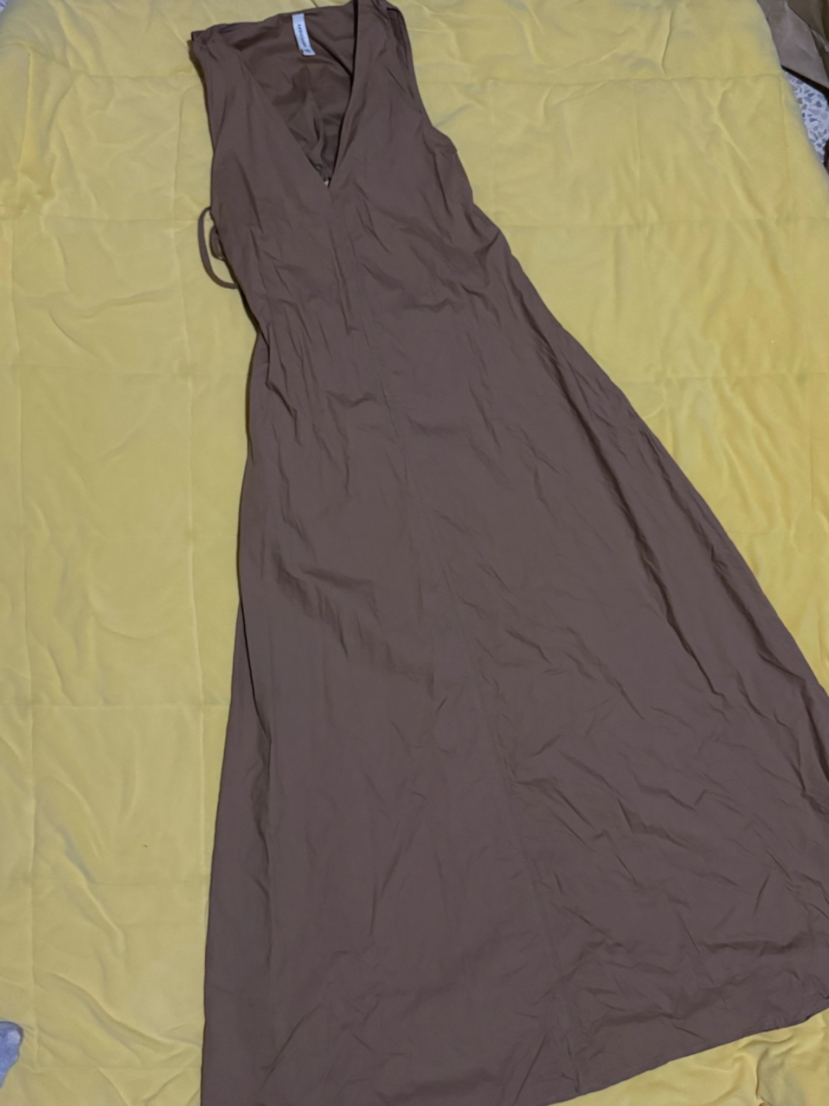 Robe camel longue avec details sur le dos taille S/M