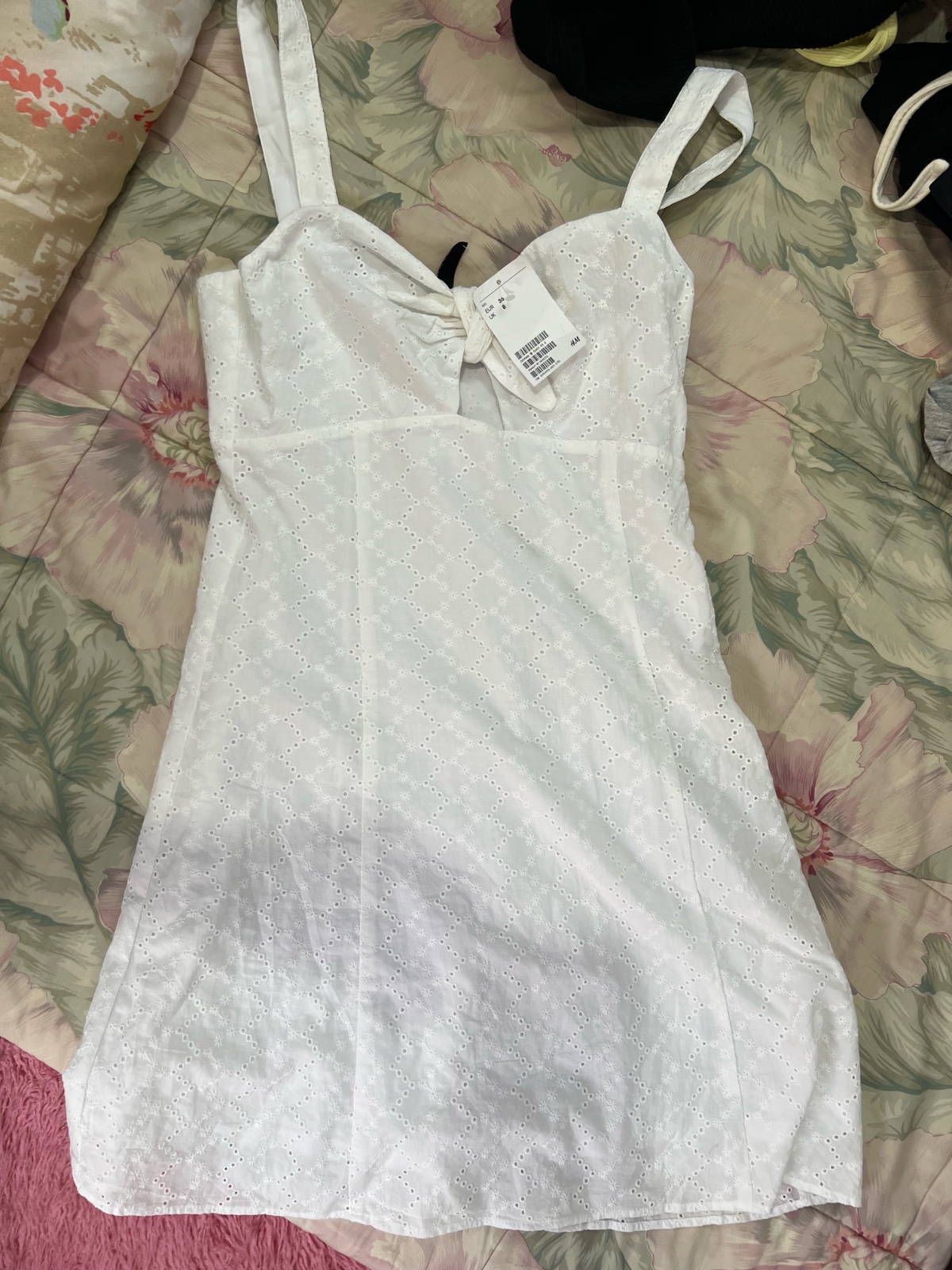 Robe avec broderie neuf H&M taille S