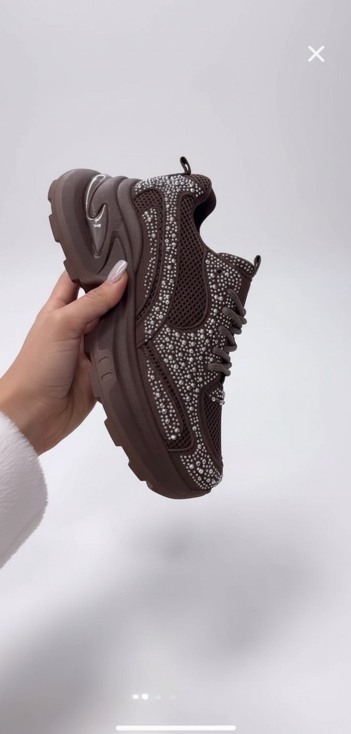 Basket pointure 39 avec strass