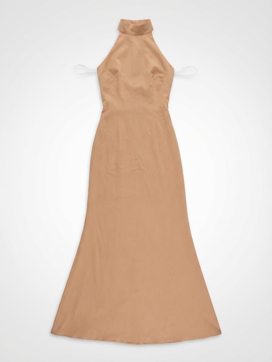 Robe soirée très classe avec details sur le dos taille s/ s fort petite M