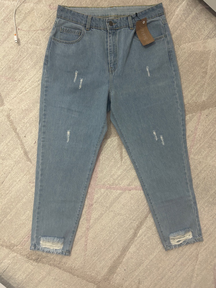 Jean neuf avec etiquette taille 42