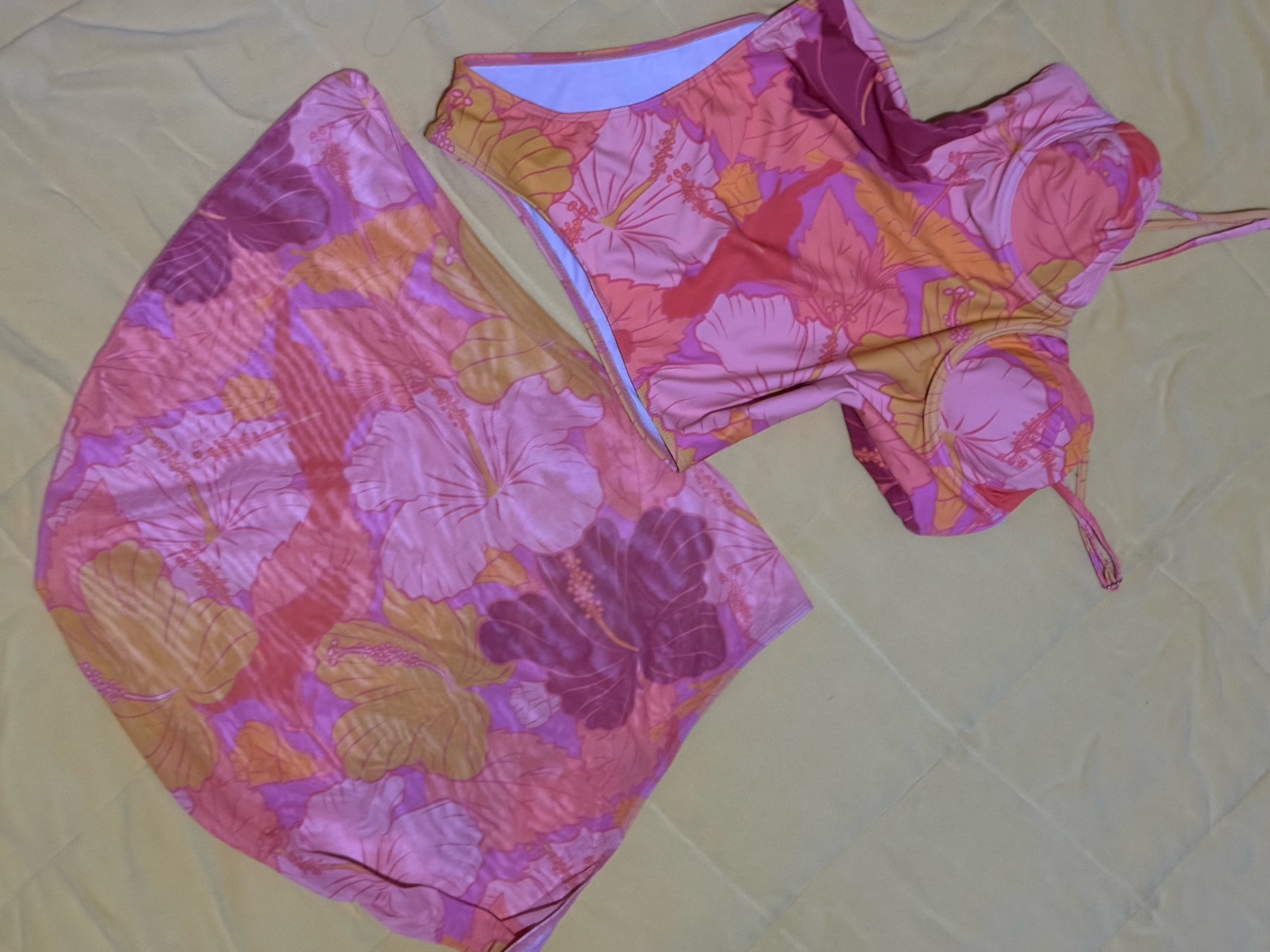 Maillot shein taille L avec cache maillot neuf