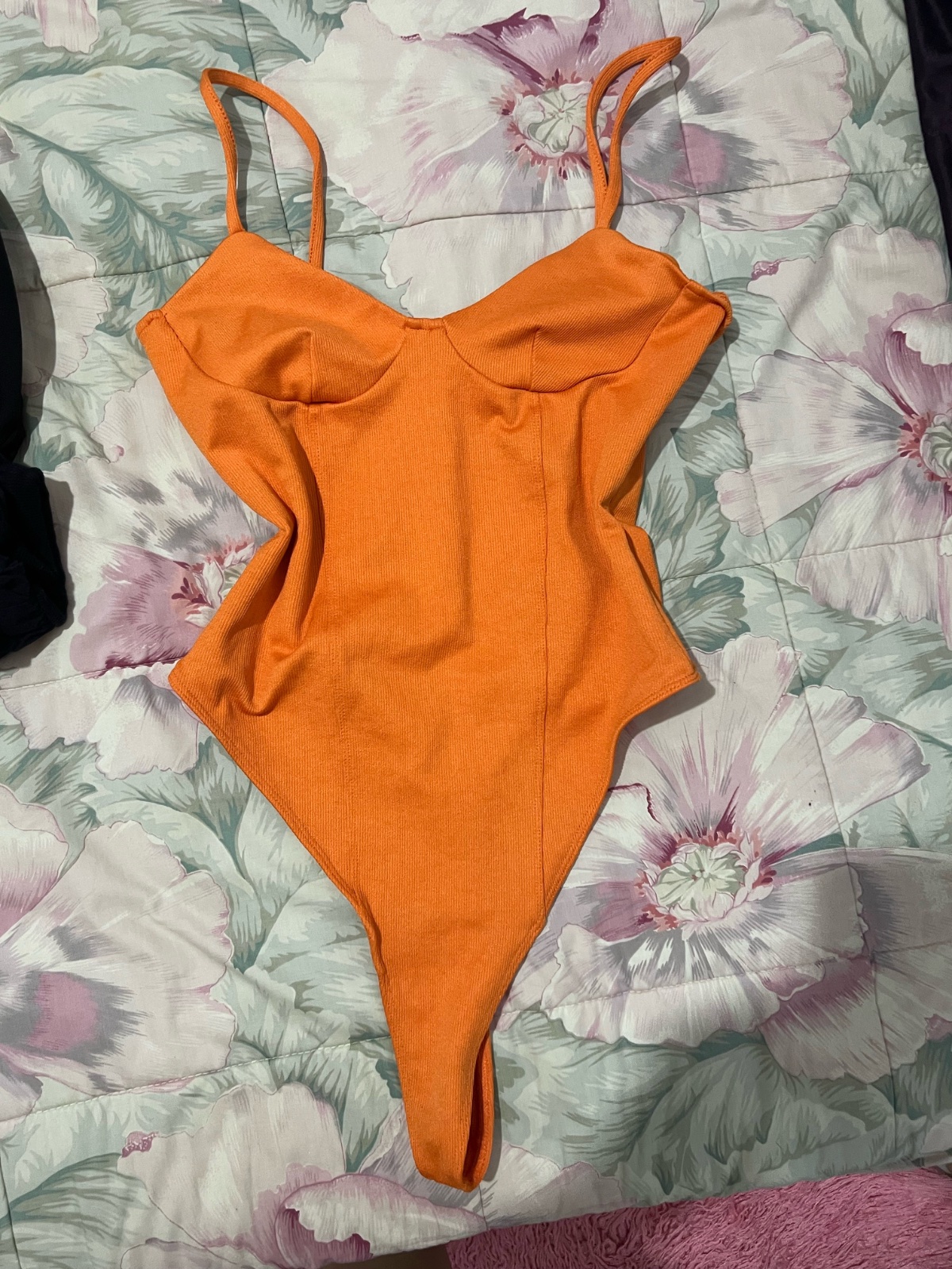 Bosy bershka orange taille M
