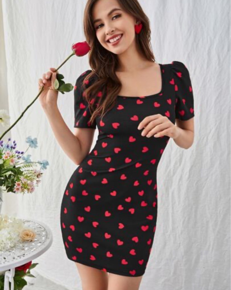 Robe noir avec cœur taille M