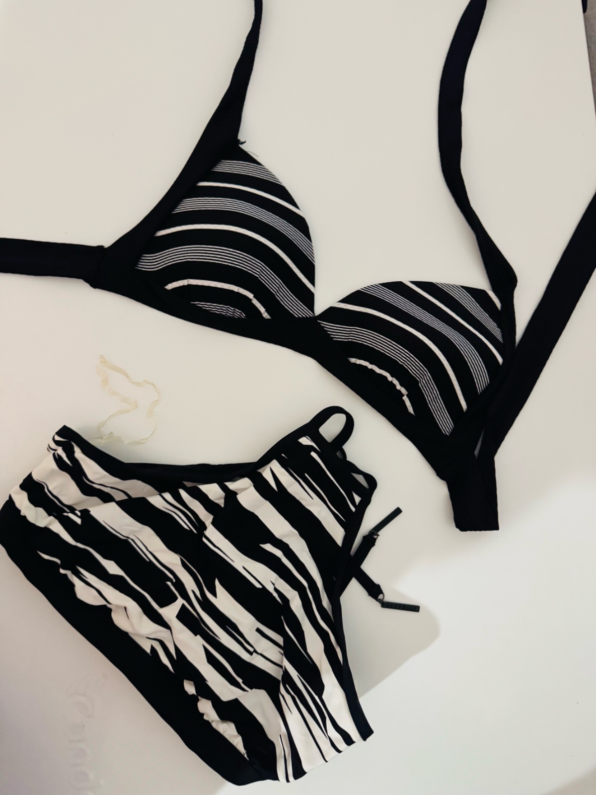 Deux hauts taille M  noir