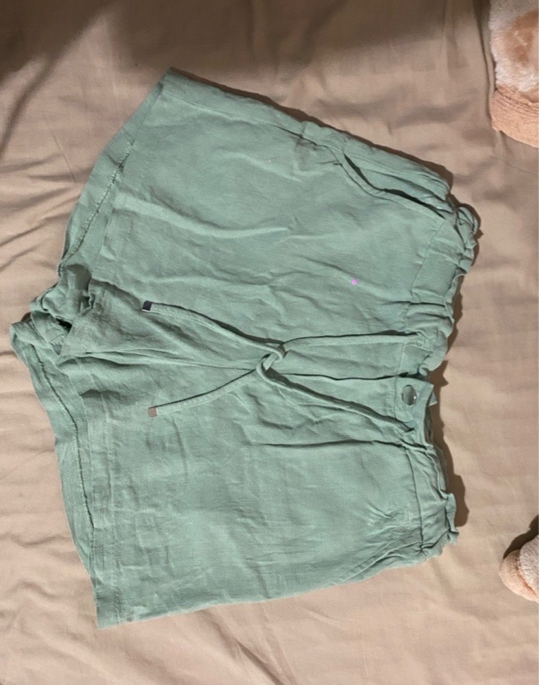 Short stradivaruis taille M a 25dt